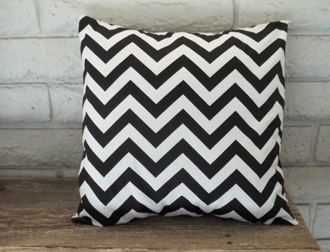 The Caylee - 18 X 18 Pillow Cover - Zig Zag In Black And White